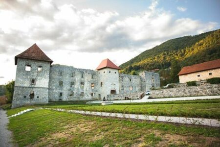 Obnovljen Dvorec Soteska. Visit Dolenjska